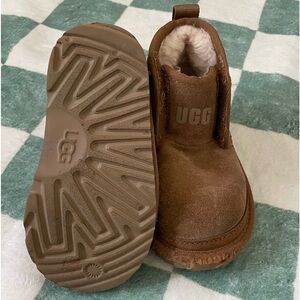 Used unisex toddler uggs